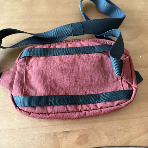 Lululemon Belt Bags & Waist Packs - Picture 2 of 4